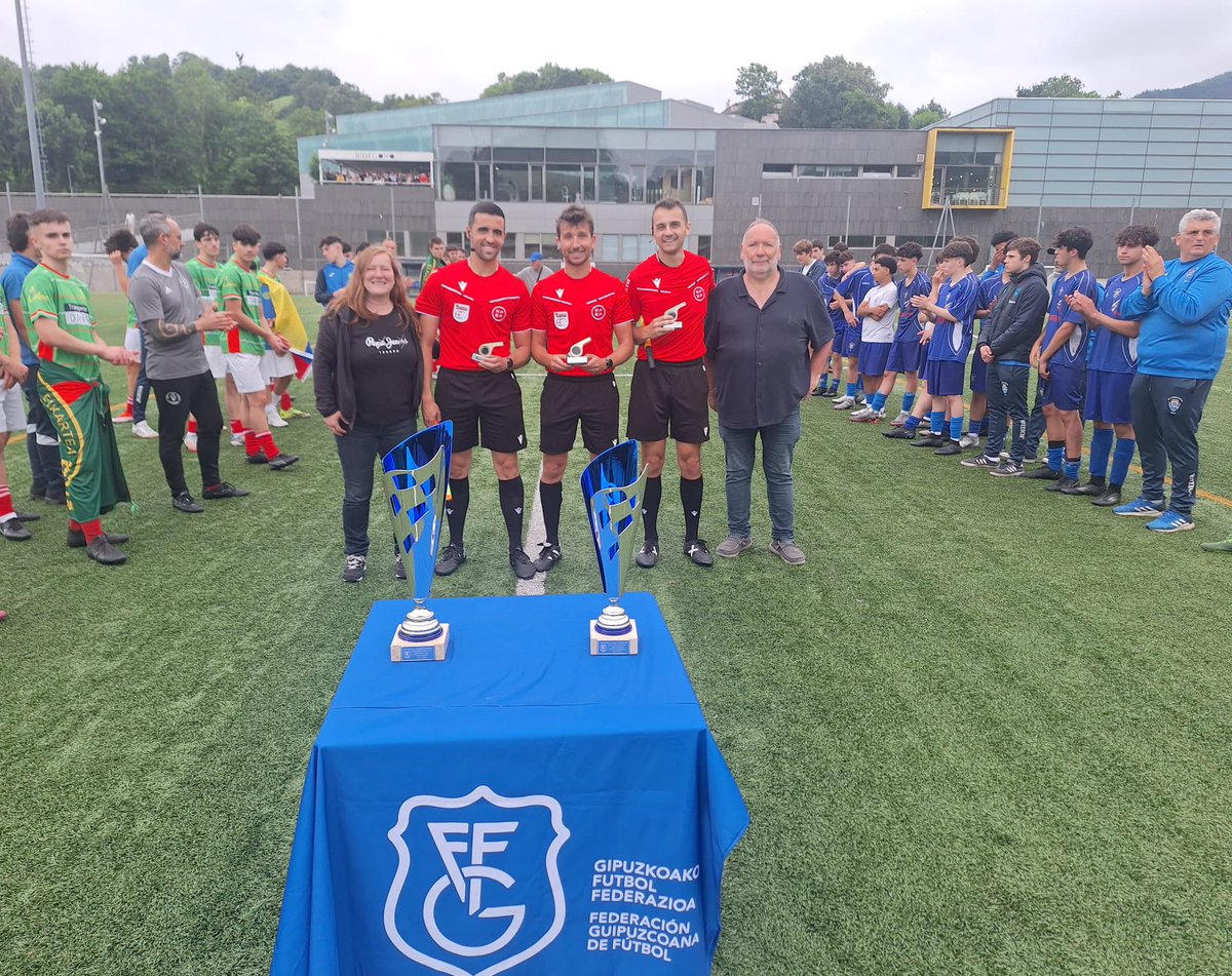 🏆 𝐆𝐈𝐙. 𝐉𝐔𝐁𝐄𝐍𝐈𝐋𝐄𝐍 𝟏. 𝐌𝐀𝐈𝐋𝐀
 
<a href="/SDEuskalduna/">S.D. EUSKALDUNA</a> 2️⃣ - 3️⃣ <a href="/LazkaoKE/">Lazkao Kirol Elkartea</a>
 
<a href="/LazkaoKE/">Lazkao Kirol Elkartea</a> Gizonezko Jubenilen 1. Mailako txapelduna da!
 
ZORIONAAK! 👏🏻👏🏻
 
Federaziotik eskerrak eman nahi dizkiogu <a href="/tolosacf_/">Tolosa C.F. Futbola</a> - ri instalakuntzak uzteagatik.