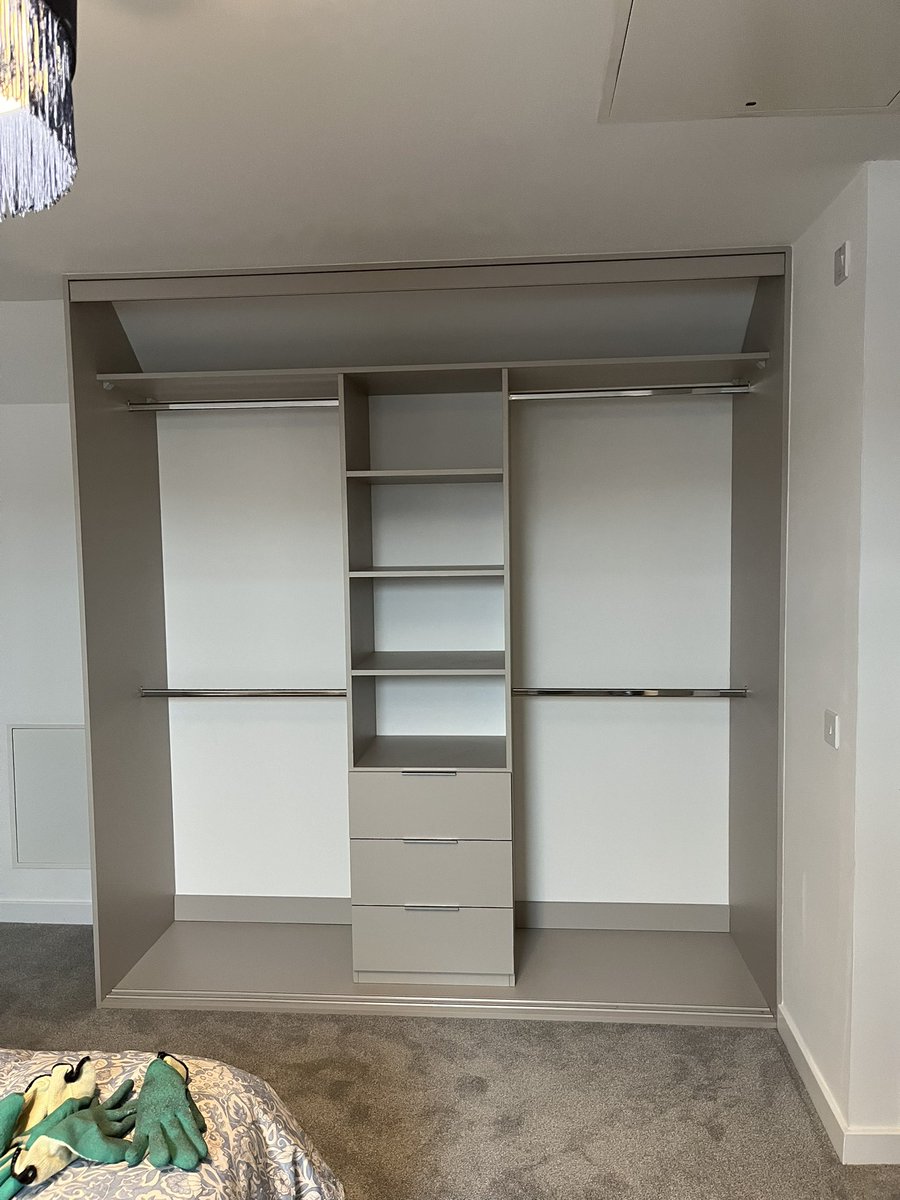 lussobedrooms1's tweet photo. Cashmere shaker bespoke wardrobe we have designed and fitted for our customer😍😍😍 lussobedrooms@outlook.com 07766410805 or 07768595755 https://t.co/zRQLW4SXUw #Glasgow #Maidenhill #Ellingwood #Wallacefields #Landsdale #Jacktonhall #Broomhouse #Amblecourt #Castlegardens #Lusso https://t.co/KtZY9iwHn1