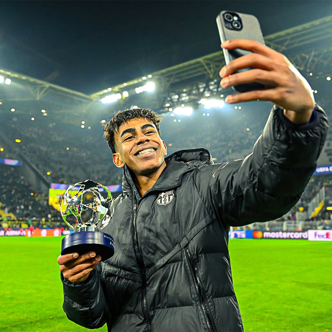 BoazFCB's tweet photo. Smile if you have a ucl motm award and a treble this season https://t.co/kJVq3IpY46