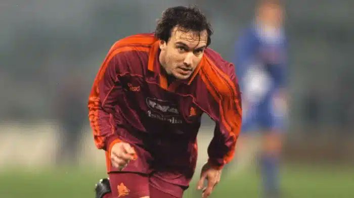 El ex futbolista argentino Abel Balbo cumple 59 años este 1ro de junio. Inició su carrera profesional fue en la temporada 1987-88 con Newell's Old Boys y a partir de 1989 se fue al fútbol italiano. Fue parte de la Roma que ganó el título de Liga en 2000-01. 

Con la selección