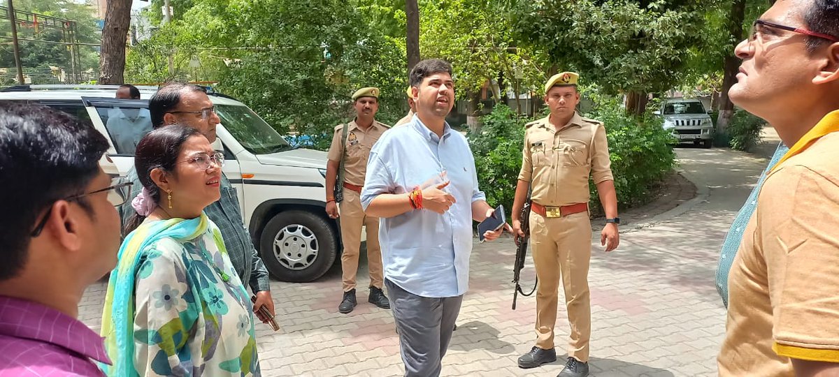 #निरीक्षण 
आज दिनांक 01.06.2025 को किया गाँधी भवन  निरीक्षण किया।
गाँधी भवन का सौंदरीकरण व मरम्मत कराये जाने हेतु सम्बंधित अधिकारियों को निर्देशित किया।