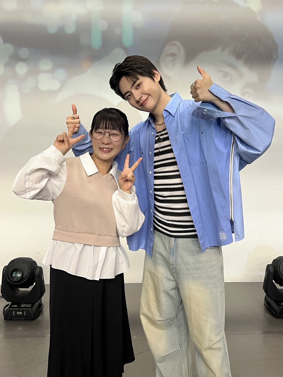 sweeteunji's tweet photo. 久しぶりの再会！
昨年9月ぶりに、イ・ジニョクさんと✨
変わらず優しくて、爽やかで、面白くて、センスが抜群！
ステージの上も下も本当に素敵な人でした。

またお会いできて、心から光栄でした！
また一緒できる日を楽しみにしています🎤💙

작년 9월 이후 정말 오랜만의 재회✨
변함없이 멋지고 센스만점인 진혁님!
스테이지 위에서도, 밖에서도 정말 빛나는 사람이었어요.

이번 일본 팬미팅도 엠씨를 맡을 수 있어서 
정말 영광이었습니다!
다시 함께할 날을 기대하며💙🎤

#イジニョク #LeeJinhyuk #이진혁 
#beyourside
#이은지 #イウンジ #ウンちゃん