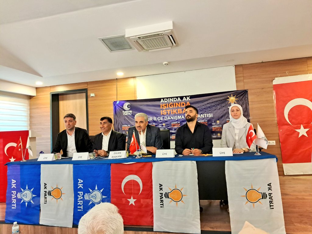 ilce_sur86076's tweet image. 📍SUR

İl Başkanımız @omer_iler, İlçe Başkanımız @davutyildiz21, İlçe Kadın Kolları Bşk.@asiyebudak3,İlçe Gençlik Kolları Bşk.@velatulker,İl Başkan Yardımcılarımız ve İlçe Teşkilatımız eşliğinde;

#İLÇE DANIŞMA MECLİSİ TOPLANTIMIZ GERÇEKLEŞTİRİLDİ.

İlçemize hayırlı uğurlu olsun.