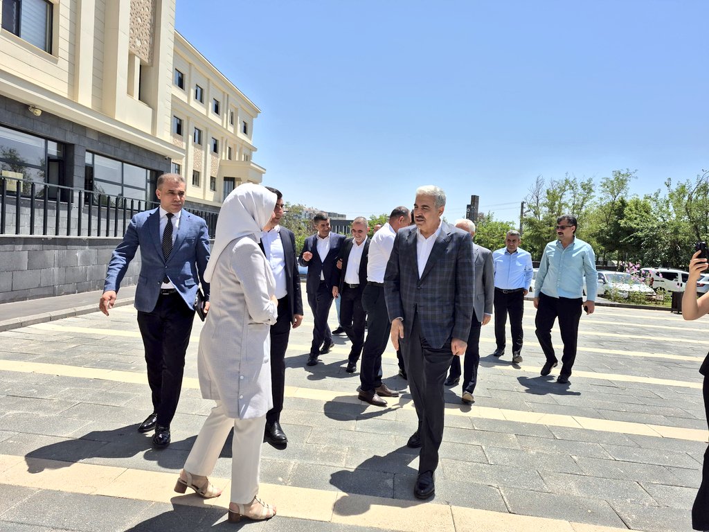 ilce_sur86076's tweet image. 📍SUR

İl Başkanımız @omer_iler, İlçe Başkanımız @davutyildiz21, İlçe Kadın Kolları Bşk.@asiyebudak3,İlçe Gençlik Kolları Bşk.@velatulker,İl Başkan Yardımcılarımız ve İlçe Teşkilatımız eşliğinde;

#İLÇE DANIŞMA MECLİSİ TOPLANTIMIZ GERÇEKLEŞTİRİLDİ.

İlçemize hayırlı uğurlu olsun.