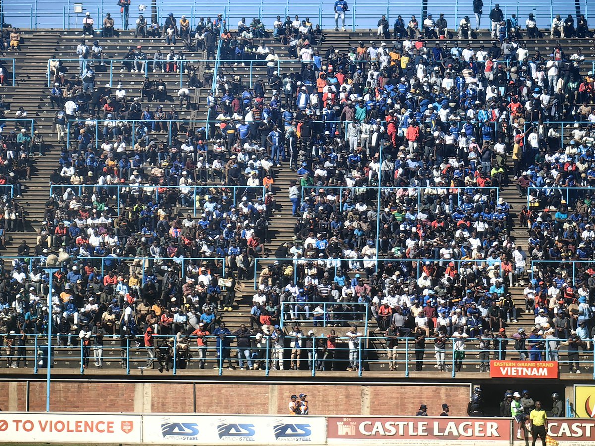 Enjoying the GAME ⚽🔥 Dynamos vs. Highlanders match at Rufaro Stadium .

Go DeMbare Go! 💙