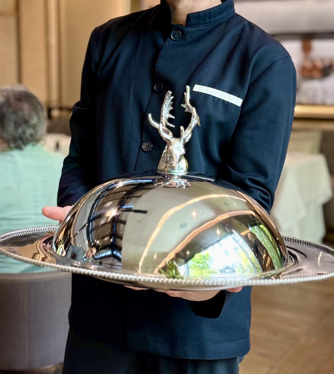 lsuarezdelezo's tweet image. El servicio de sala de #Saddle es estupendo. Israel Ramírez está haciendo un esfuerzo enorme porque sea diferencial y se nota mucho ese entusiasmo. 

La preparación de cócteles frente a la mesa, cómo sirven la mantequilla y el aceite y la preparación de diferentes platos. La del