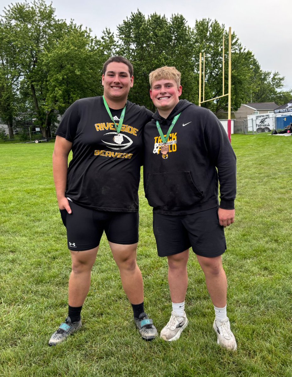 Riverside Boys T&amp;F 🌟STATE TEAM🌟

Long Jump- Kyndall McCaleb
Shot Put - Josh Porter &amp; Mark Poje
4x200- Colin Borris , Richard Johnson III, Jake Lagerstedt, Kyndall McCaleb 

#RollSide 🦫

<a href="/Riverside_athl/">Riverside Athletics</a> <a href="/RLSD_Beavers/">Riverside Schools</a> 
<a href="/rhsbeavers/">Riverside Beavers</a>