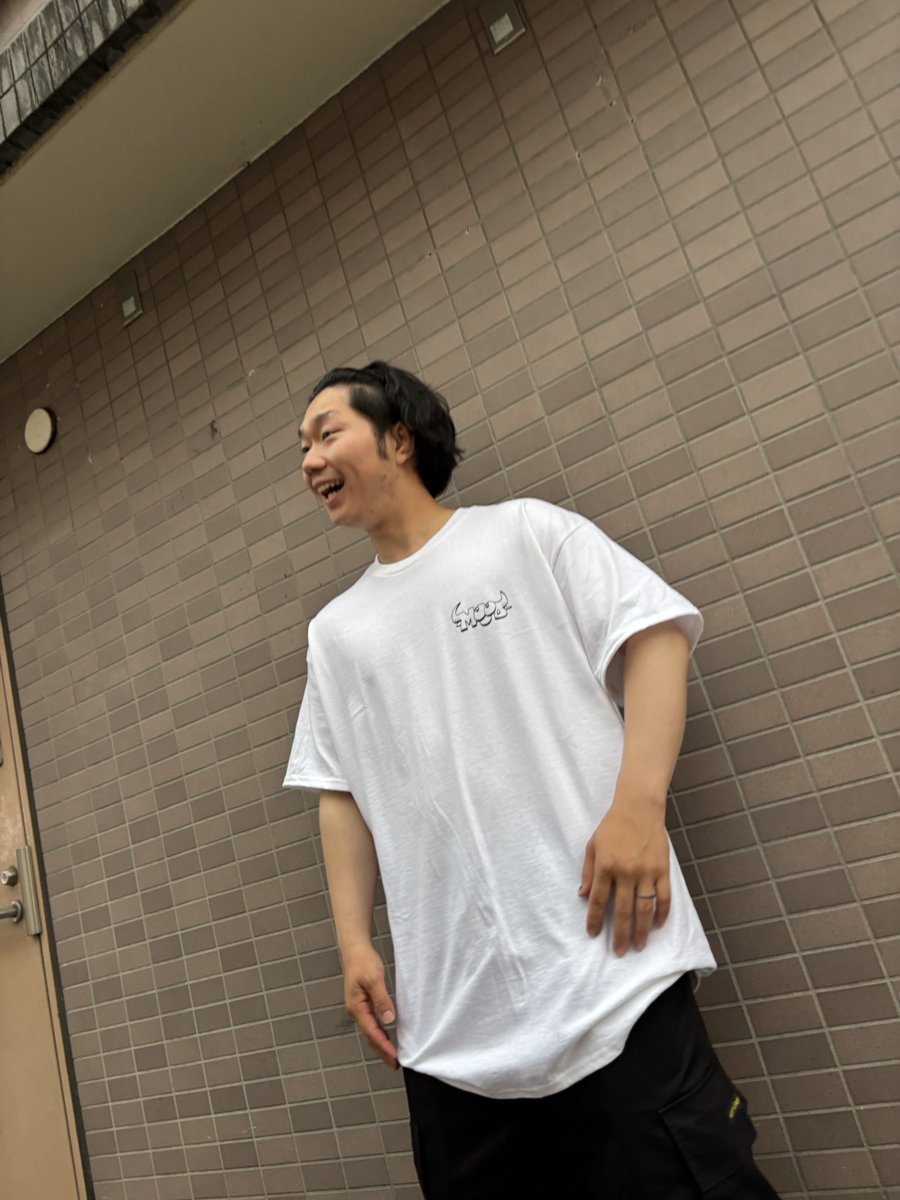 【New Goods‼️】

LOGO TEE

size XL、2XL 
¥2000

《SHO着用2XL 、JIN着用XL》

本日6.1より会場限定で発売!!