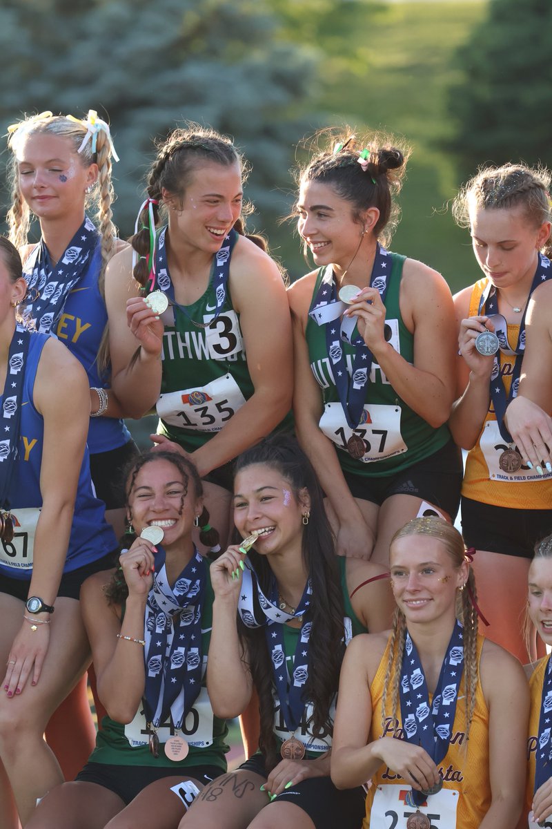 net_oelling's tweet image. Lincoln Southwest 4x400 State Champs!! 🏅 3:53.46 
Congratulations ladies on such an awesome accomplishment.  Congrats on breaking the school record!! 
Mary Beth Hart, Alynna Henderson, Sole Jones and @iamnonicoelling 🔥
@lsw_track , @THEnebpreps , @LPSAthletics