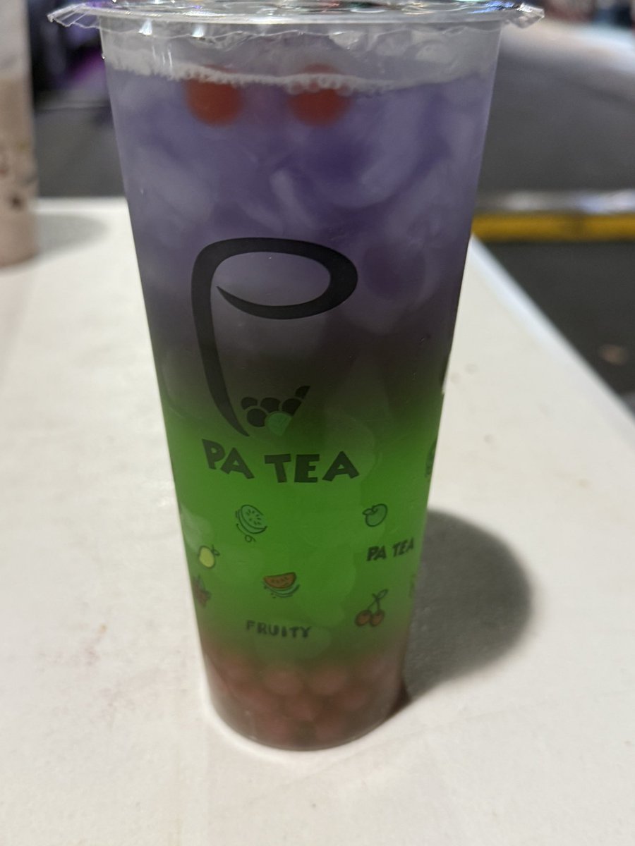Looks amazing and tastes like Tangy Apple sweets. Green Apple and Strawberry Bubble Tea, it slaps.