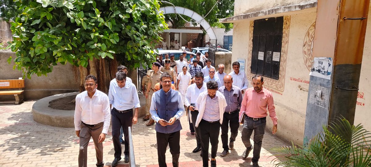 માન.મુખ્ય સચિવશ્રી સાથે વલ્લભીપુર તાલુકાના કાળાતળાવ ગામ ખાતે પ્રાથમિક આરોગ્ય કેન્દ્રની મુલાકાત લેવામાં આવેલ.
<a href="/CMOGujarat/">Karma Patel</a>
<a href="/BhanubenMLA/">Bhanuben Babariya</a>
<a href="/revenuegujarat/">Revenue Dep. Gujarat</a>
<a href="/pankajjoshiias/">Pankaj Joshi</a>
<a href="/AlokPandey_IAS/">Alok Pandey IAS</a>
<a href="/Info_Bhavnagar/">Info Bhavnagar GoG</a>