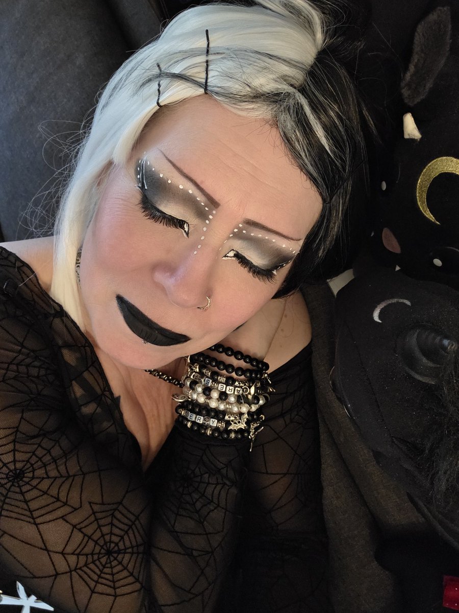 Have a great Sunday Darklings...
Wear a dress from Punkraven, that I bought from Grothica in Gothenburg, Sweden, yesterday. 

#Eldergoth #goth #punkraven #Grothica #over50 #beyourself #generationx