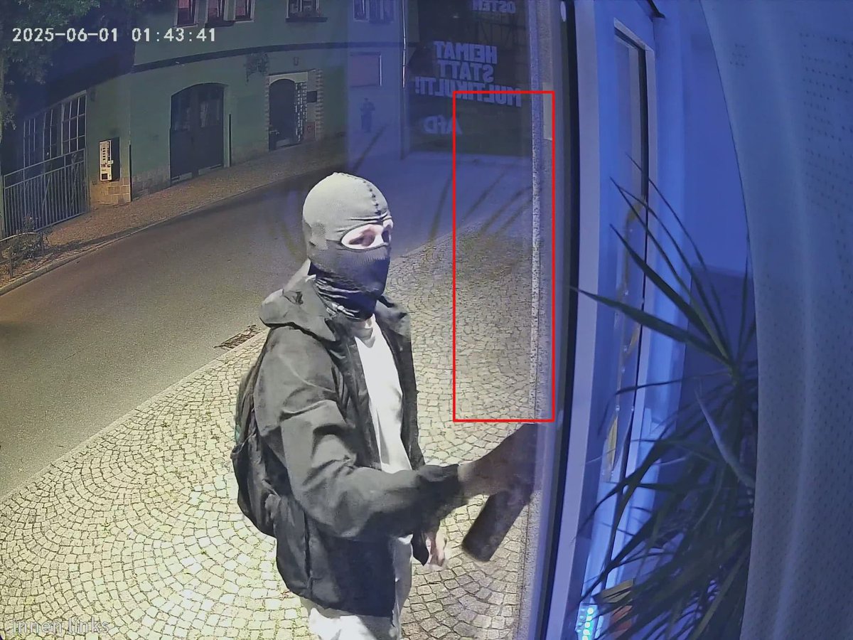 Letzte Nacht in Bad Salzungen. AfD Büro und Polizeidienststelle wurden beschmiert.
Wer kann helfen, den kleinen süßen Wonneproppen zu identifizieren? 
Teilen!!!!