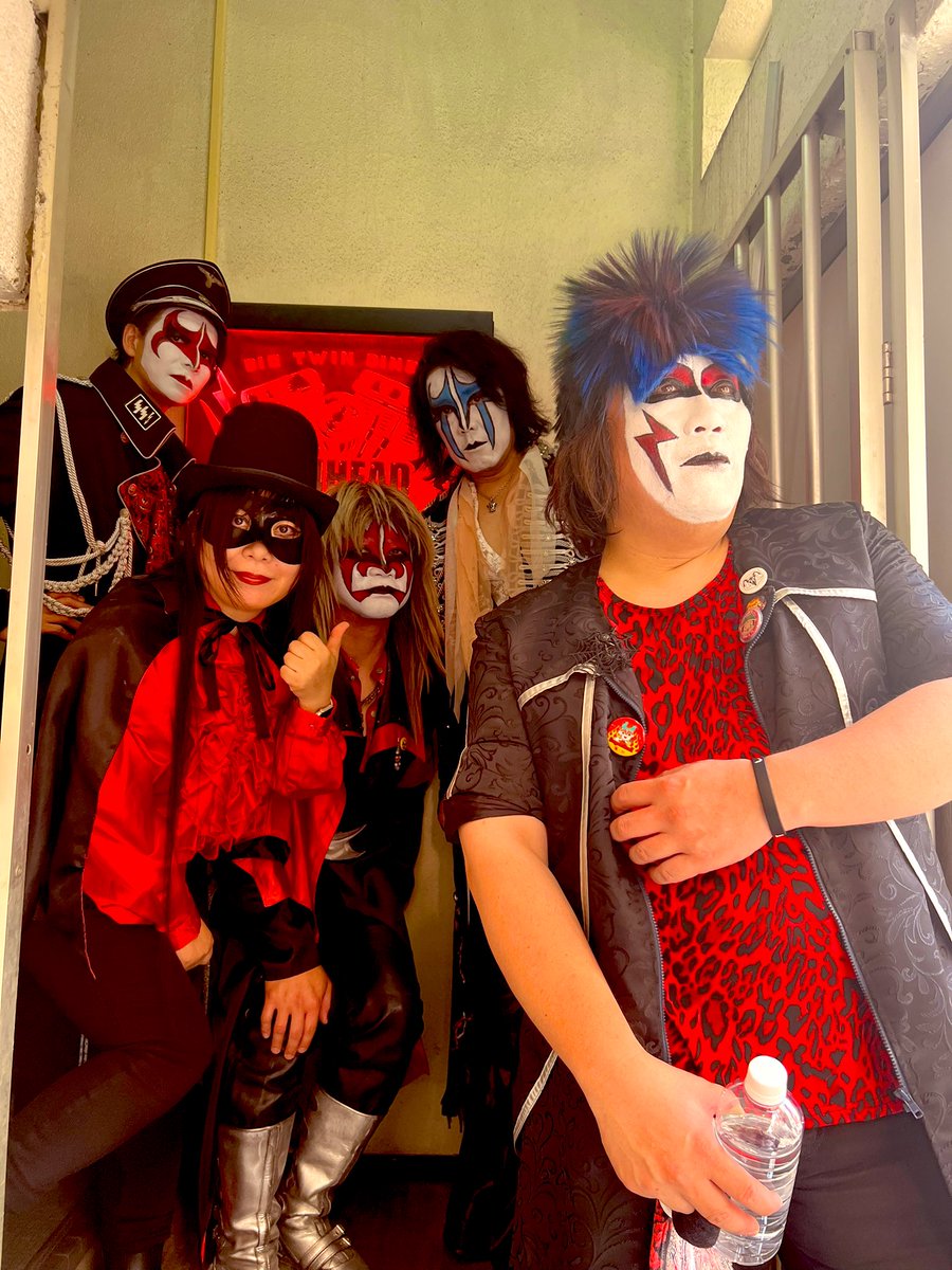 sevendematuzaki's tweet photo. 2025年6月1日(日)
西心斎橋PANHEAD GROOVE
刃駑猥座主催
【 百華繚乱〜魂の聲をあげよ〜夏の陣 】
FASCIST セットリスト
1. DEPARTURE TIME
2. KIMIGAYOは千代に八千代の物語
3. EARTH EATER
4. LOVE 〜DEFENCE OF YOUR COMPLEX〜
5. WINNER！

ありがとうございました！
さて虹🌈*･:≡⊂(    ^ω^ )⊃ https://t.co/SgXfsvbqjB