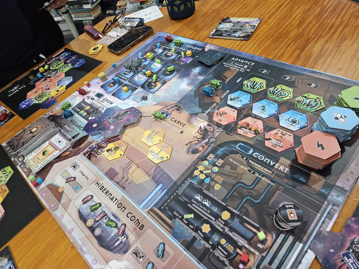 rgsunico's tweet image. Last night's #Apiary game felt a little brutal but in a good way. Things felt rather tight during the game but Tobie was the clear winner by the end.
#TAGSessions #TabletopGames #BoardGames