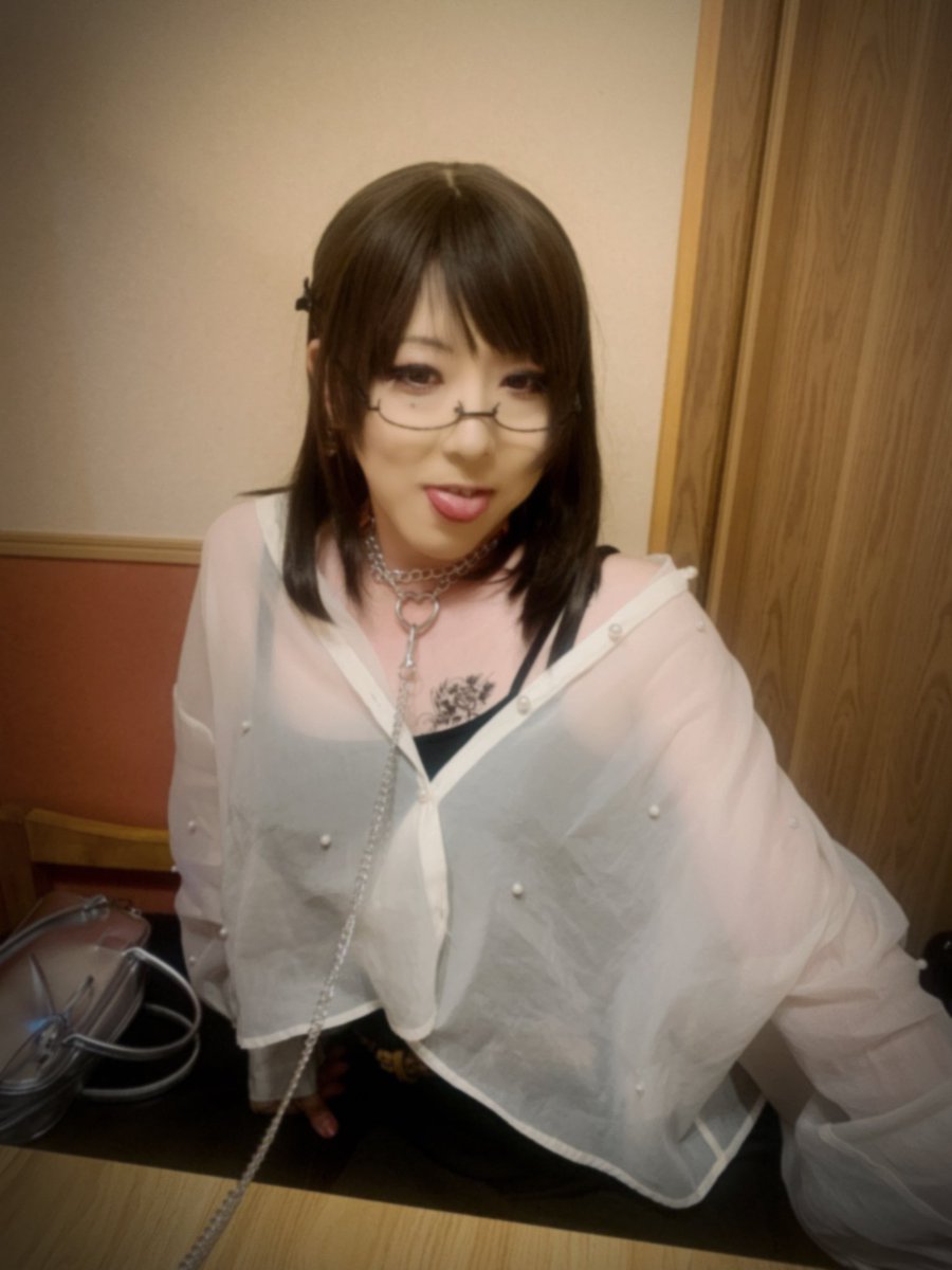 【ウサギ旅】
ちょっと前の❤️
ある日お出掛けした時のものです❤️

緊張か表情固めですが､､､照れと媚びと色々な要素を含むウサギです🐇

なんかムズムズしますねぇw(*´艸｀*)
#女装 #男の娘 #露出 #BAR