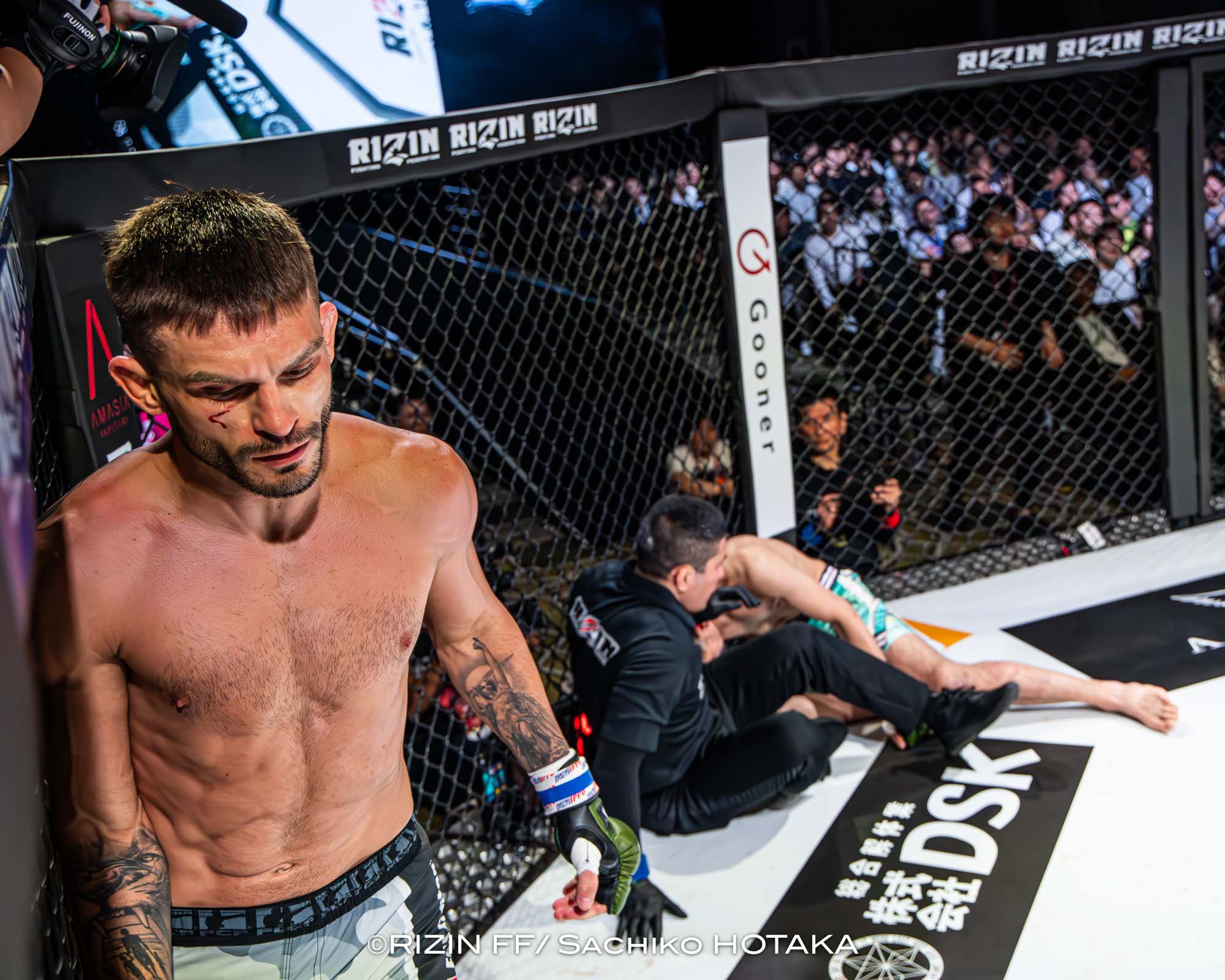 ⭕️直筆サイン入り⭕️  RIZIN.35  ジョニー・ケース  B2サイズ HATTRICK（ハットトリック）-選手の想いをファンへ届ける公式