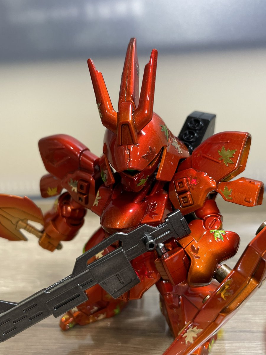 去年の秋コンペの作品（の一部）が帰ってきました。時間が無くてまともに塗装が出来ていないのが悔やまれる…
ササビー‘sは出張継続です。SDサザビーははやっと組み上がりました。
＃ガンプラ #ほしきたべーす