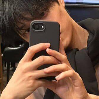nothingonini's tweet photo. is this real ??? jongin’s phone with
phone case ??? 😭😭 https://t.co/fxY4xvTTyb