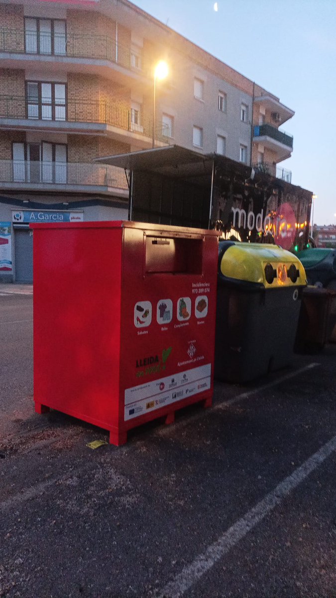 La Paeria amplia els punts de recollida de roba usada a la ciutat✅

👉S’han instal·lat tres nous contenidors per a promoure el reciclatge de residus tèxtils i calçat, a través de l’entitat Troballes, que gestiona aquest servei 

➕info➡️paeria.cat/ca/actualitat/…