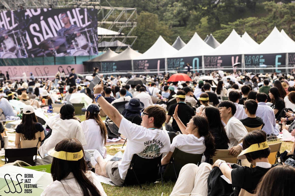 [The 17th Seoul Jazz Festival 2025]

바람에 실려 오는 리듬🌿
가슴을 두드리는 설렘
우리의 이야기로 피어나는
SJF2025 🪸🌷🌺

🎷 Jazz UP Your Soul
#서울재즈페스티벌 #서울재즈페스티벌2025
#서재페 #서재페2025 #기분이째즈
#SeoulJazzFestival #SeoulJazzFestival2025
#SJF #SJF2025