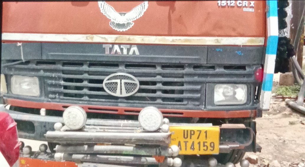 Rajatsharm43648's tweet photo. @kanpurnagarpol
@myogiadityanath
@DcpEast
@Uppoliceकानपुर कमिश्नरेट के पूर्वी जोन  डीसीपी के दिशा निर्देशन एसीपी के नेतृत्व में पशु क्रूरता करने वाले शातिर अभियुक्त को एसीपी सुमीत रामटेक एवं  थाना प्रभारी ने सहयोगी चौकी प्रभारी चकेरी विनीत त्यागी ने वाहन सहित किया  गिरफ्तार। https://t.co/z17NxOymsY