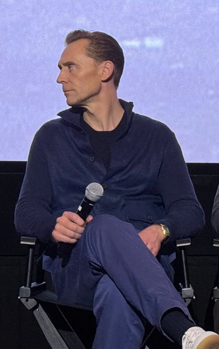 ❤︎𝑓𝑒𝑑𝑒 ४𖣂 loki’s version! met Tom tweet media