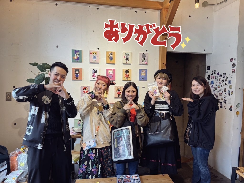 5月はオフ会から始まり月終わりはカイルさんの
お誘いで素敵で優しいお姉さま達と
出逢いそしてドストライクな
絵を描いてらっしゃる <a href="/nobbypop/">Nobbyちゃん🌈11/1-9夙川個展</a> さんのPOPUPで運命的な出逢いをして
この子お迎えしちゃった😳❤️
素敵な作品と <a href="/yoco_no/">yoco（サポートパートナー）</a> さんの素敵なお話も
聞けて大満足の5月でした♡
1枚目+ALT見てね♡