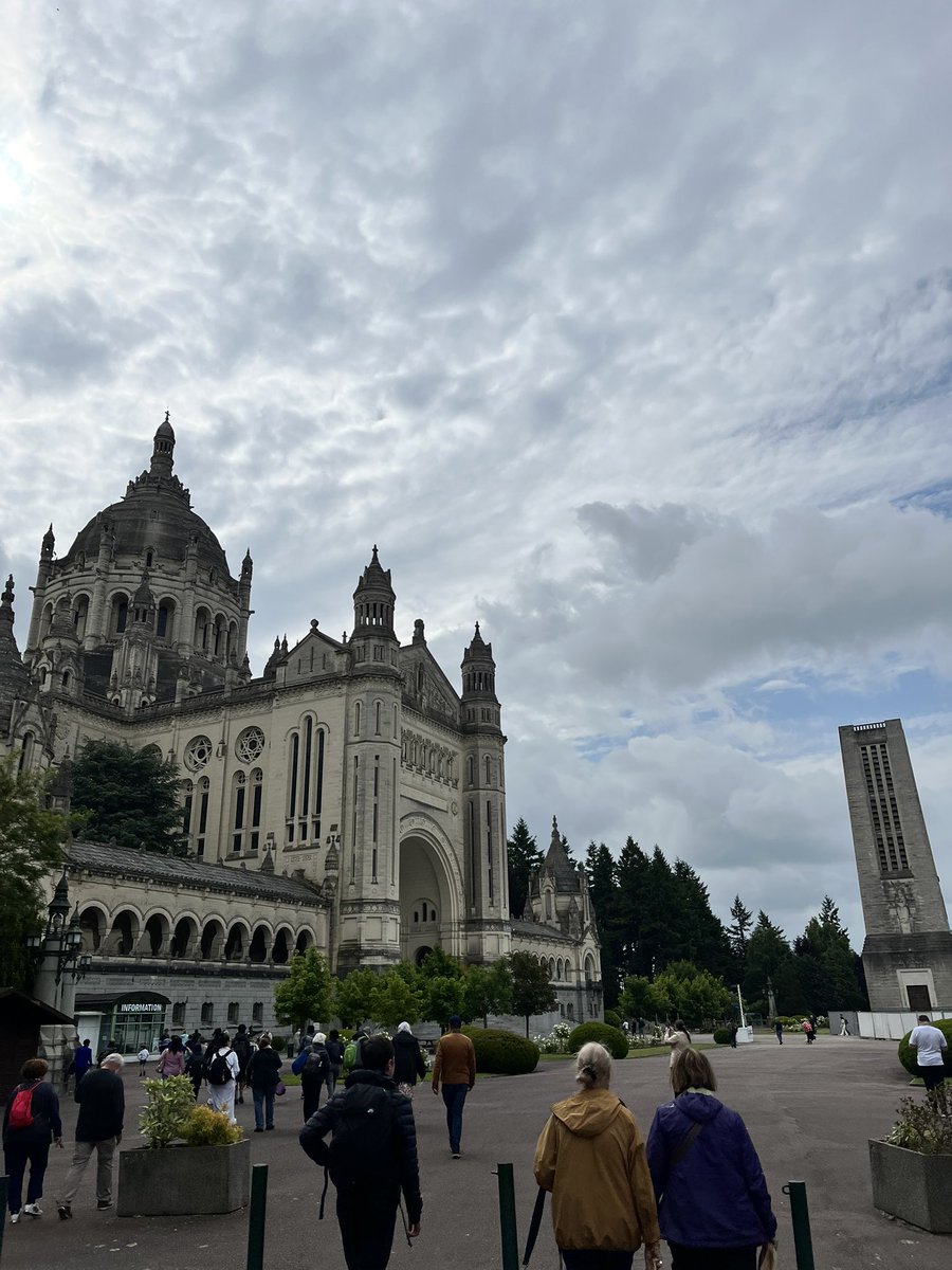 Wondering Human Being (@liottthan) on Twitter photo 