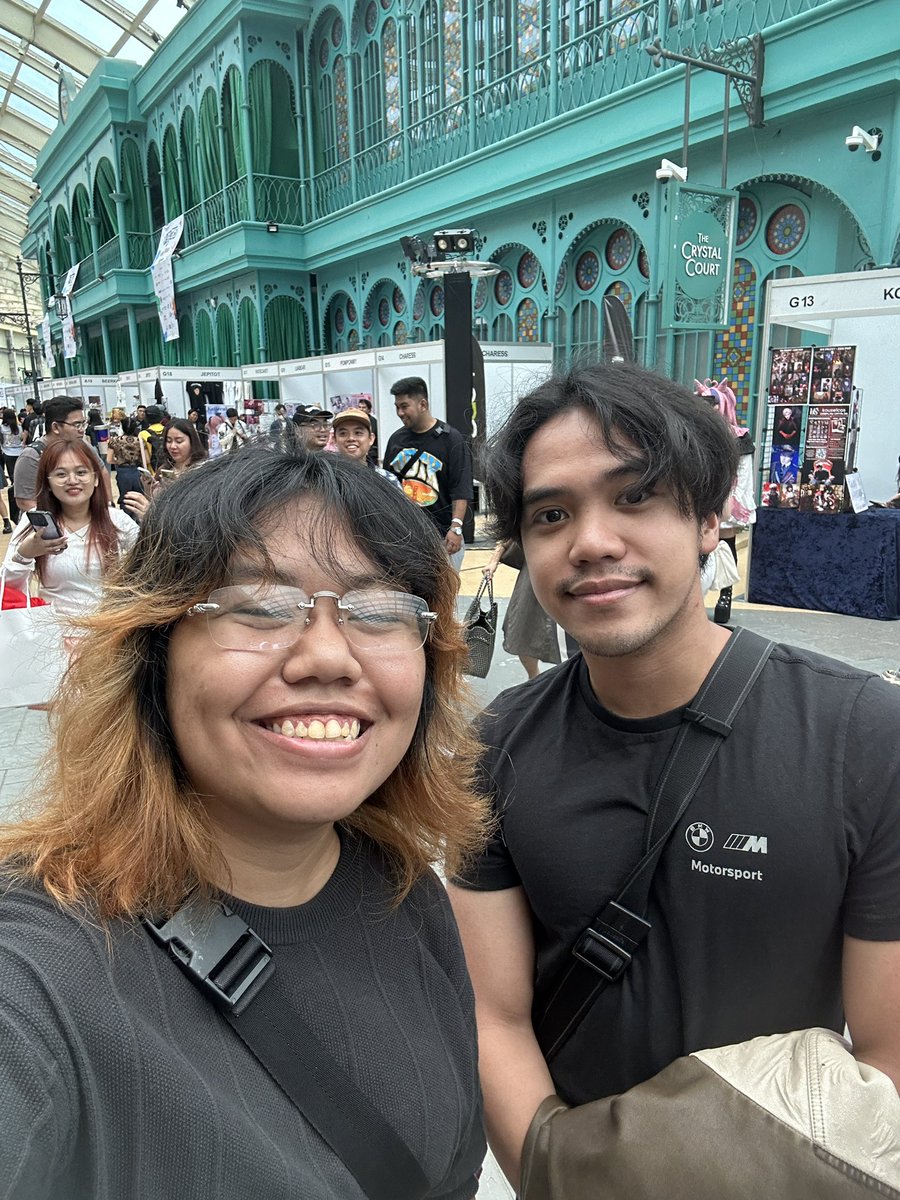 chicksilooog's tweet photo. Saw one of my og fave, @RealRazzieBinx ! https://t.co/JFEGpvzOqU
