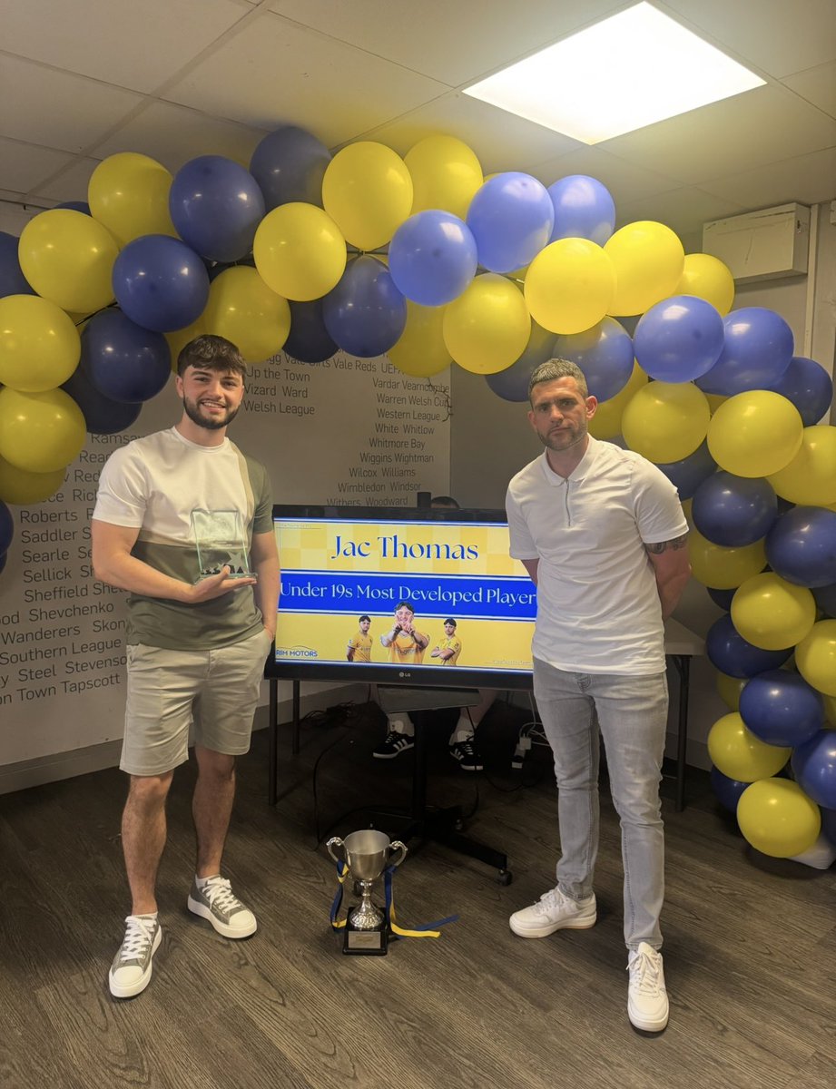 Barry Town United Academy tweet media