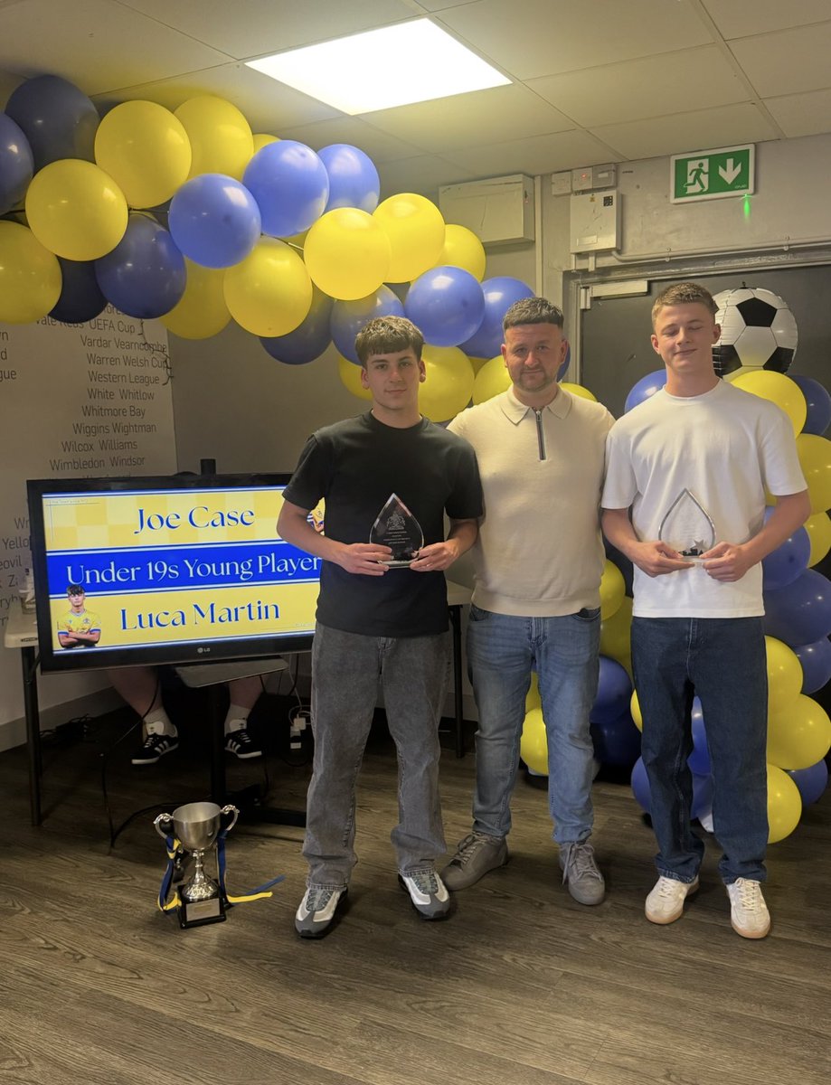 Barry Town United Academy tweet media