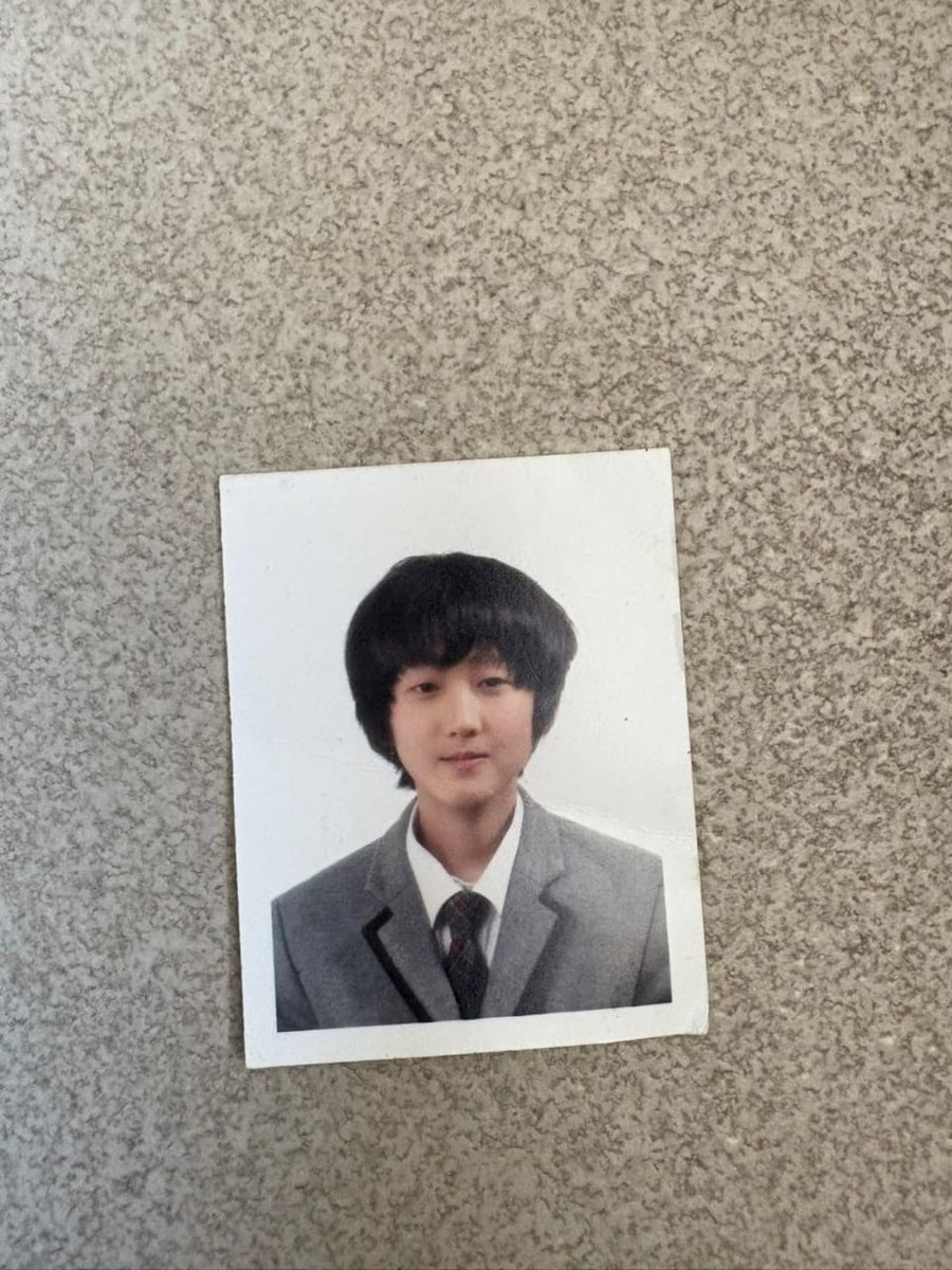 ChangbinID_'s tweet photo. [250601] 🐷🐰💭 4:58 PM KST

: 📸 
: kayaknya ini dari jaman aku kelas 1 smp dehㅋㅋㅋㅋ
: pas itu, kakakku yang motong poniku ㅋㅋㅋ
: lucu kan??
: anak kecil itu.. jadi changbin yang berteriak 
: apa dulu aku teriak2 gitu juga ya? ㅋㅋㅋㅋ https://t.co/cnXRHS1JNI