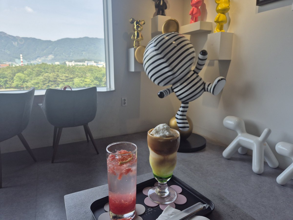 오늘 창원 뿌시고 왓다!!!!!!
운전은 할게 아니야....ㅋㅋㅋㅋ
근데 카페 너무 이쁘잖아 ㅠㅠㅠㅠㅠㅠ