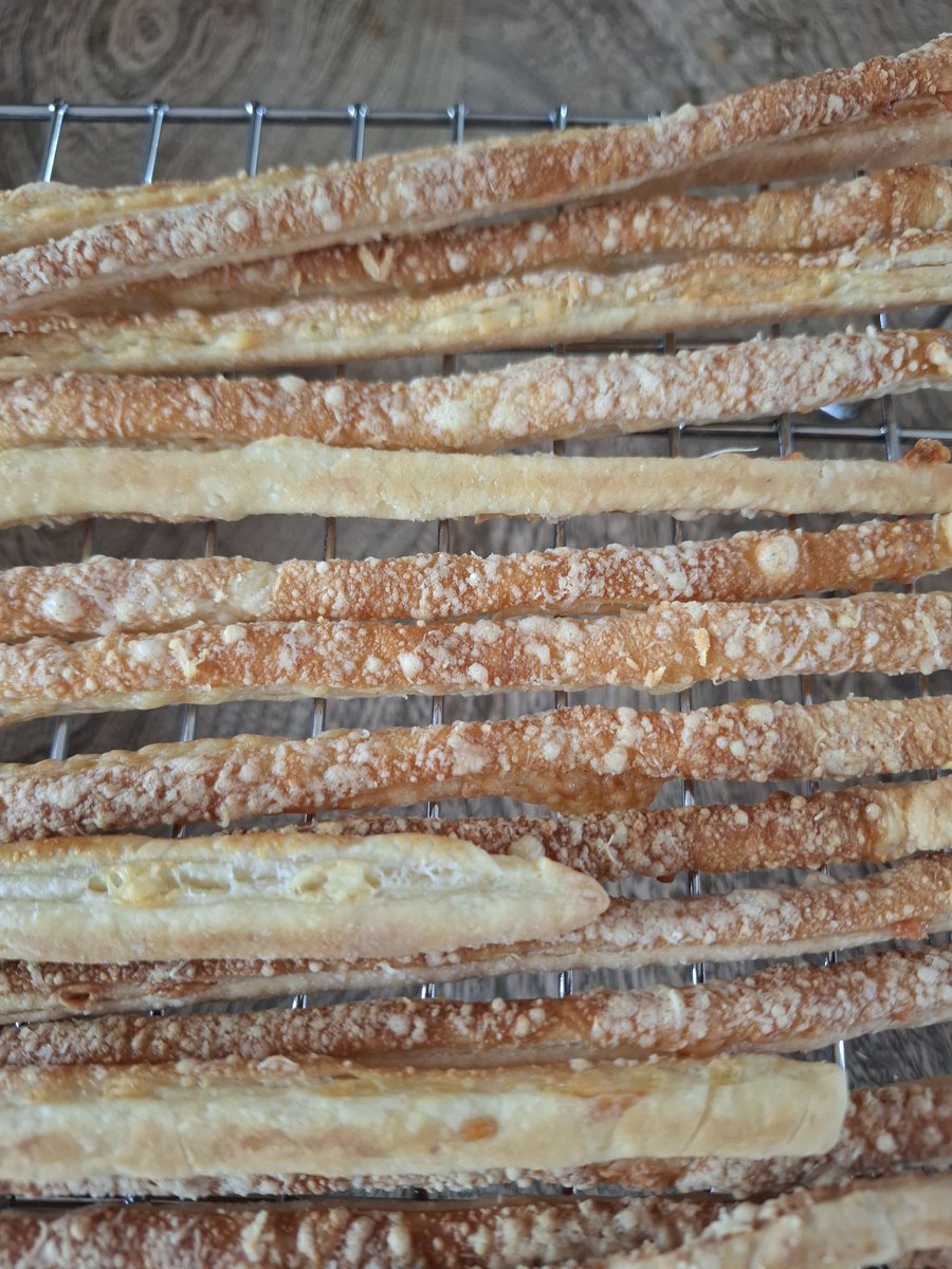 We are here in Valley Gardens <a href="/VisitHarrogate/">Visit Harrogate</a> @northyorkshire with Little Bird Markets form 10 to 3 come and visit us.😃
#barneysfarmhousefoods #littlebirdmade #northyorkshire #visitharrogate #harrogate #supportlocal #preserves #homegrown #homemade #homebaking #valleygardens