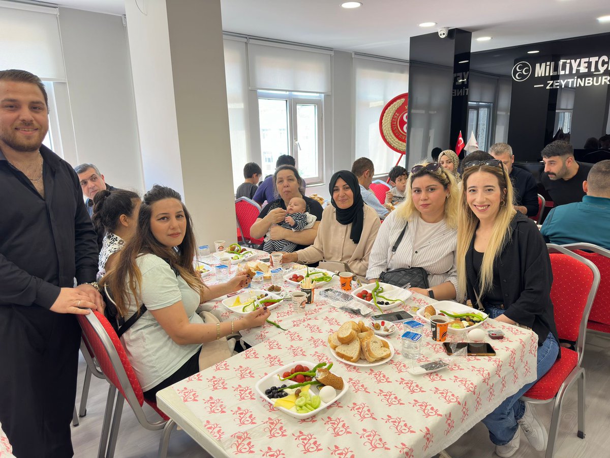 Milliyetçi Hareket Partisi Zeytinburnu İlçe Başkanlığı olarak, Mahalle Teşkilatları İstişare Programlarımız kapsamında Gökalp Mahallesi Teşkilatımızla ilçe teşkilatımızda düzenlediğimiz kahvaltı programıyla bir araya geldik.