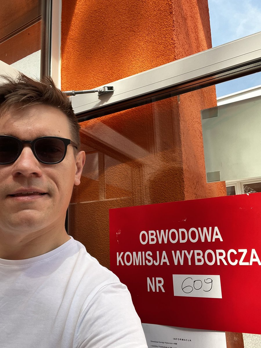 Łukasz Pawłowski (@lukpawlowski) on Twitter photo Życie to ciągłe wybory. Na szczęście nie wszystkie są trudne… Życzę wszystkim „Bonne journée”! Życie to ciągłe wybory. Na szczęście nie wszystkie są trudne… Życzę wszystkim „Bonne journée”!