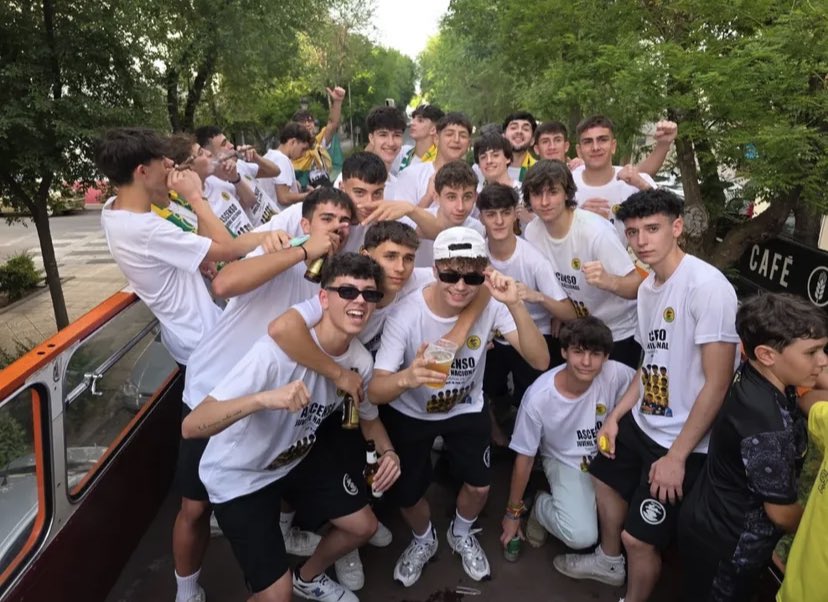 elprimerfichaje's tweet photo. | ASCENSO A JUVENIL NACIONAL | 

✅ El @AtlTomelloso logra el objetivo y consigue el ascenso a categoría juvenil nacional 

El conjunto auriverde derrotaba en la eliminatoria por el ascenso a @CfAlovera 

¡Enhorabuena 🎉🎈🍾🎊 ! https://t.co/xBMLR9SsNV