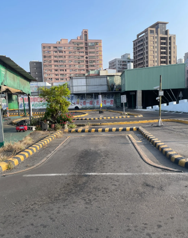 現在沒人
誰要和我打炮？
說錯了 誰要來練車？