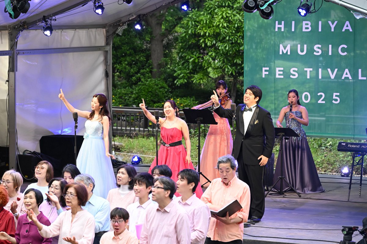 hibiyamusicfes's tweet photo. HIDAMARIでは、指揮者・ #平井秀明 プロデュース 「みんなで楽しむ、クラシック！」  『合唱の祭典』ファミリーコンサート ～「童謡唱歌」から「オペレッタ」まで～ を開催🎵

#日比谷音楽祭 

https://t.co/y6GycEBu02 https://t.co/aSRTeub7nr