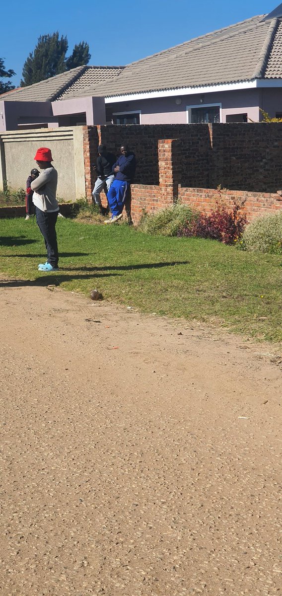 Crime Watch Zimbabwe (@crimewatchzw) on Twitter photo FROM INBOX | Hi, a pitbull has kiIIed a man in his 30s in New Bluffhill, Harare. The pitbull has a tendency of jumping the half durawall, and residents have raised concerns about it before. The victim’s body is still lying a short distance from the wall.
<a href="/PoliceZimbabwe/">Zimbabwe Republic Police</a> FROM INBOX | Hi, a pitbull has kiIIed a man in his 30s in New Bluffhill, Harare. The pitbull has a tendency of jumping the half durawall, and residents have raised concerns about it before. The victim’s body is still lying a short distance from the wall.
<a href="/PoliceZimbabwe/">Zimbabwe Republic Police</a>