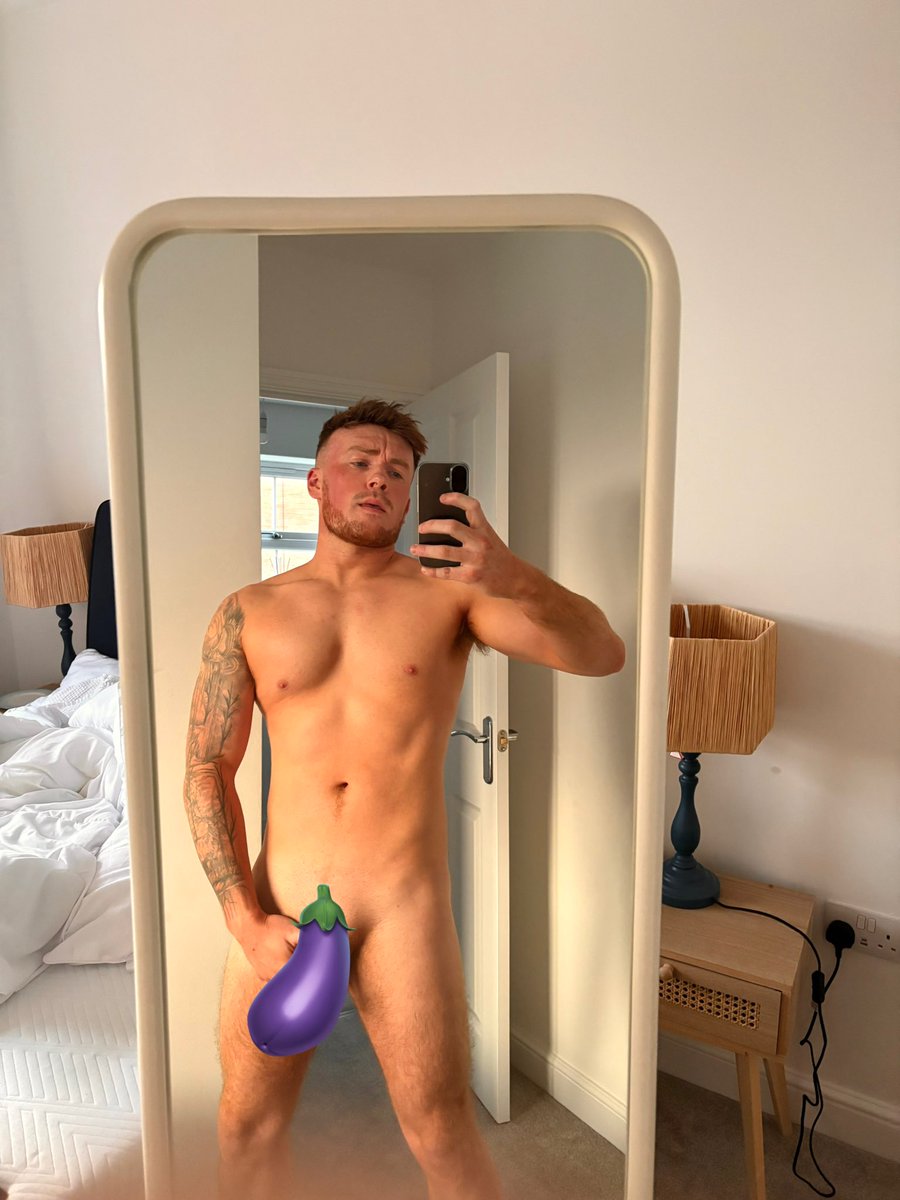 Who wants to see the full photo 😜 😈

RT and you might just get it in your inbox 😈😈