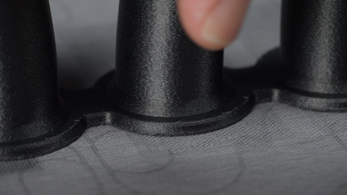 Neue Platten für den H2D! Sind damit die Heizbett-Defizite ausgeglichen? Ich habe mit PA6/12CF, ABS &amp; PC Blend diverse Projekte gedruckt. Im Video erfahrt ihr, ob komplexe Materialien mit passender Platte wirklich so einfach wie PLA gedruckt werden können youtu.be/D4xFcX_mRSg