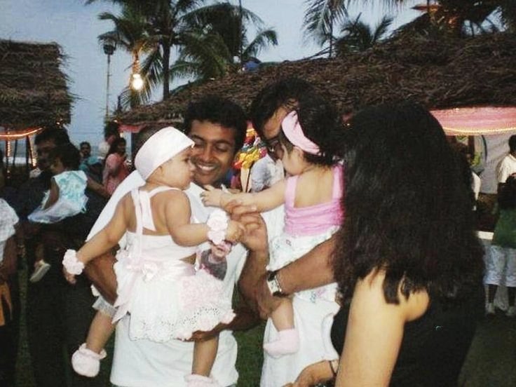 Dheeptweet's tweet photo. This is the Family Bonding of AK and Suriya Family.
They are Family Friends.
But Fans are Fighting.
Always they share a mutual respect on each other.
#AjithKumar
#Suriya
#AK
#Suriya45
#AK64
#GBUBlockbuster https://t.co/mOyicX0612