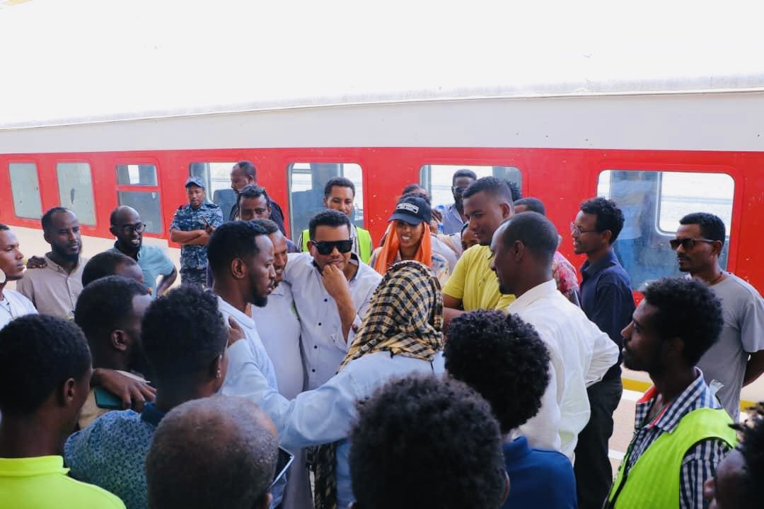 በአይሻ ወረዳ የኢትዩ -ጅቡቲ ባቡር አክሲዮን ማህበር ለፕሮጀክት ማስፋፊያ ሲጠቀምበት የነበረውን ማእከል እንደገና በማደስ ለሆስፒታል አገልግሎት እንዲሰጥ የወሰንን ሲሆን ደረጃውን በጠበቀ መልኩ አስፈላጊው ግብአት ተሟልቶለት ለማህበራዊ ግልጋሎት