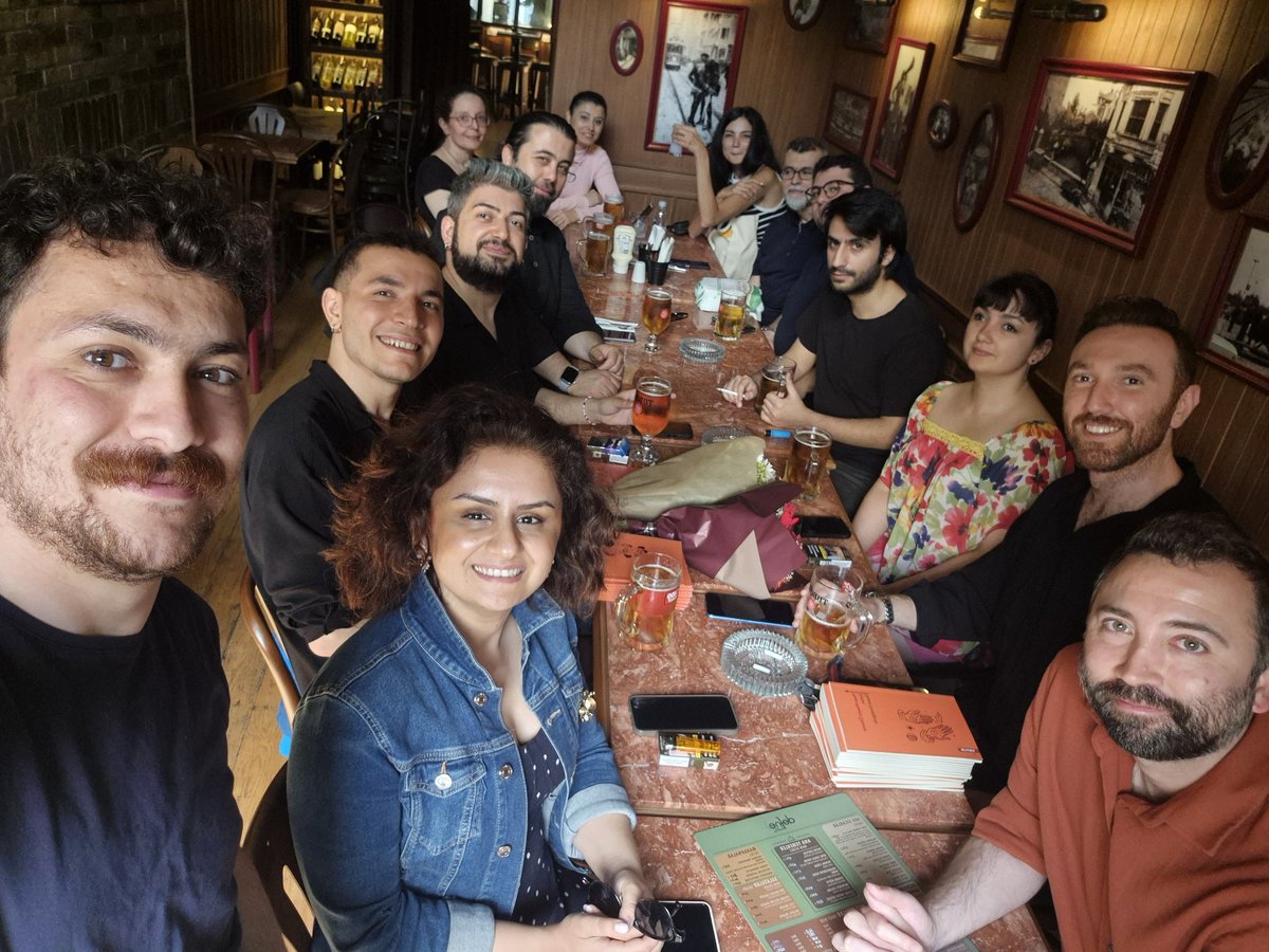 Dün ofisimizde gerçekleşen söyleşi ve imza günümüzden kareler... Vakit ayırıp gelen tüm edebiyatseverlere teşekkür ederiz.