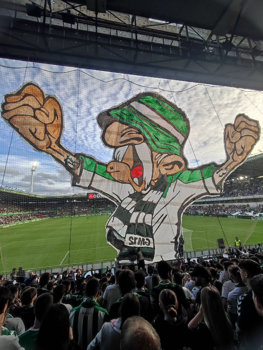 💚🤍90 minutos para la gloria. Toca olvidar a los conspiranoicos y dejarnos la voz por nuestro #Racing
Una buena previa 🍻 y a apretar 📢📢, una #IlusionNosPersigue.

🎶¡Yo soy del Racing en las buenas y en las malas! 🎶🎵🎵