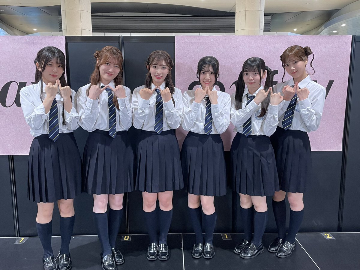 【開催御礼】

#my_fav 

本日❢「#青い夏」リリースイベント開催しました👏✨️
甘酸っぱい🍓青春ソングに(♥ω♥*)ｷｭﾝｷｭﾝ♡*゜
エモさ大爆発💣💥な素敵なステージをありがとうございました✨️

はいチーズΣp📷ω･´)
また来てね♡

#マイファブ
#汐留シオサイト地下歩道
#汐留シティセンター 前