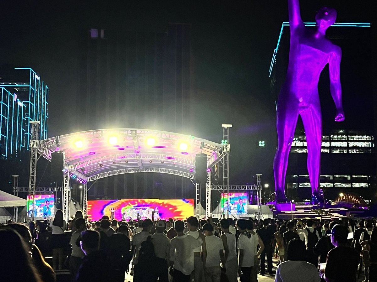 jayputpalatut's tweet photo. Arg! Super na-miss ko mag-live events. 🥹 Happy Pride! ✊🏳️‍🌈 https://t.co/PEe90rQph1