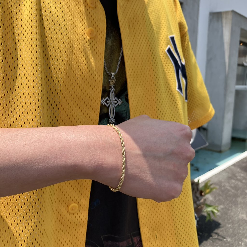 RECEPTION_Jewel's tweet photo. K18のクラシックスタイルのロープ型チェーンのブレスレット製作させていただきました！！

中空じゃないソリッドタイプなので、しっかりしたブレスレット！

前厄を迎える1985年生まれのH様。

バーバーとして活躍してますが、小学校からの付き合いです⚽️ https://t.co/gcIEn2gl1R